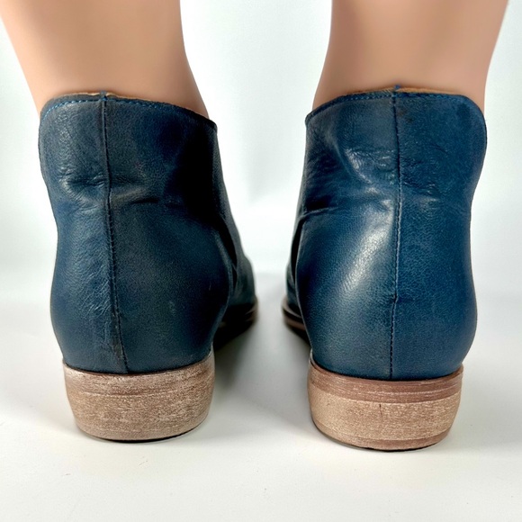 Free People Royale Flat Leather Cut Out Shoe in Indigo - Picture 6 of 16